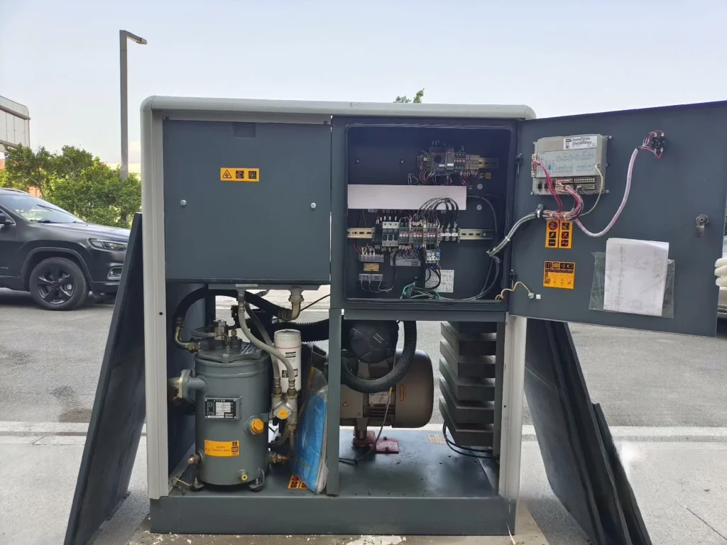 Atlas Copco GA15 details display