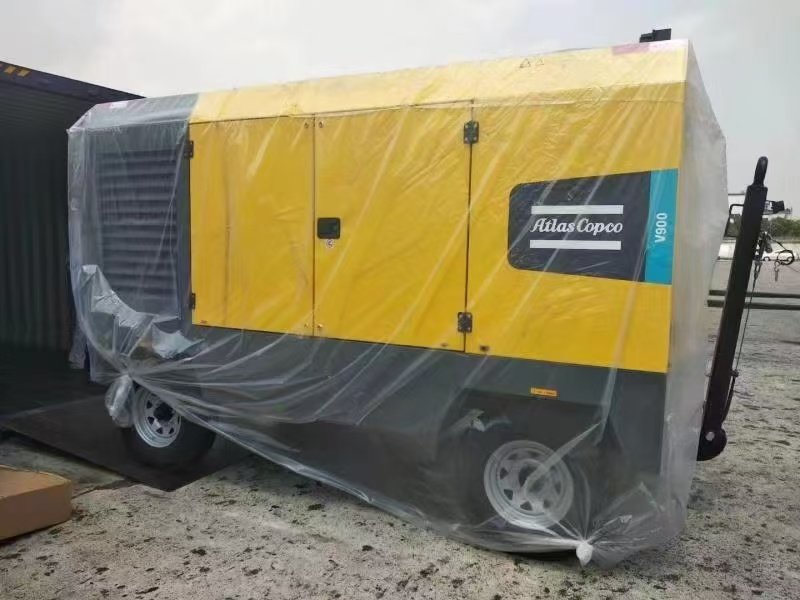 Atlas Copco V900 mobile air compressor