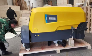 Workers are packing XAS88 in wooden crates